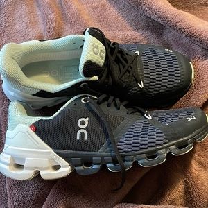 Womens On Cloudflyer Running Shoes